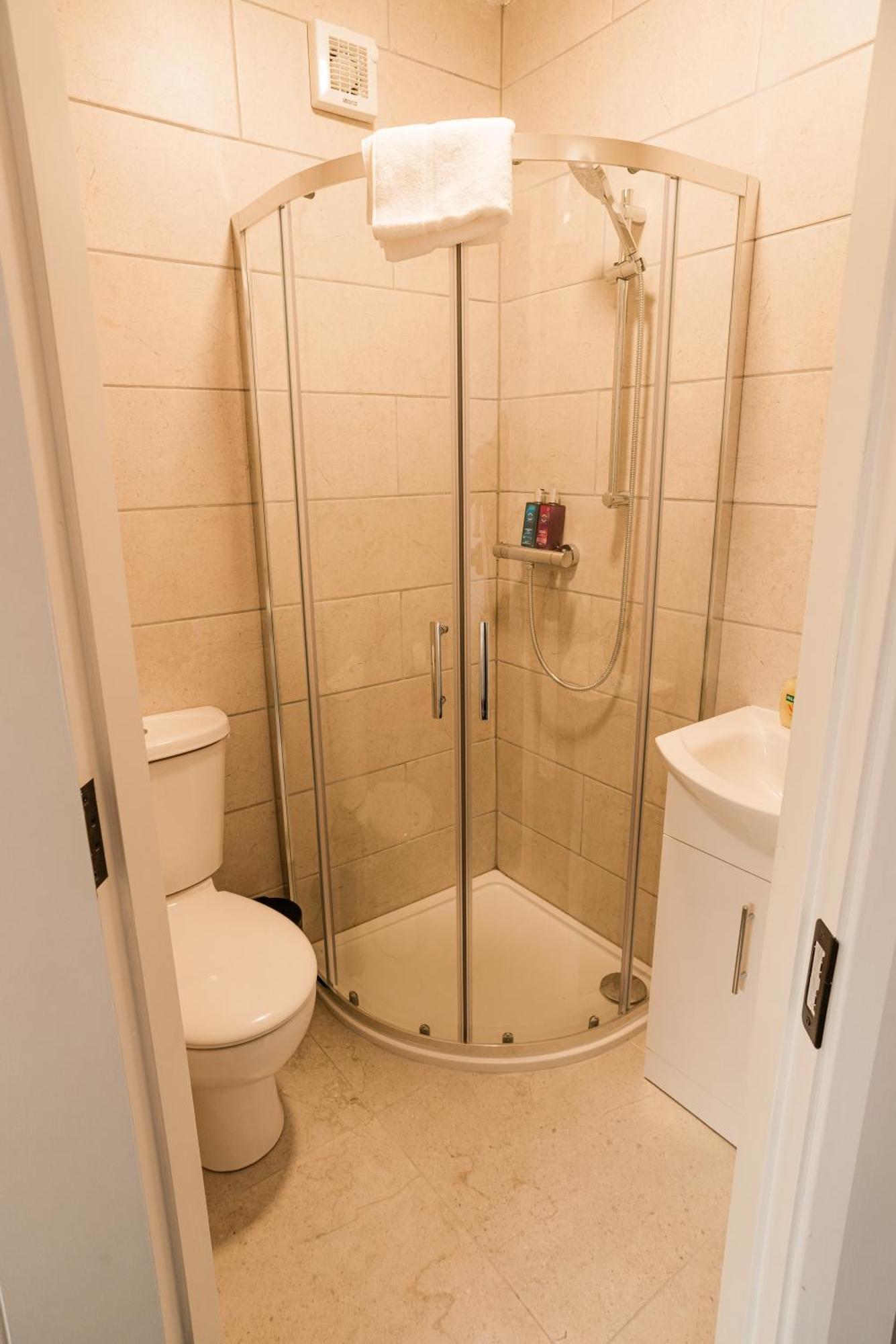 Hotel Westwood Court à Galway Extérieur photo