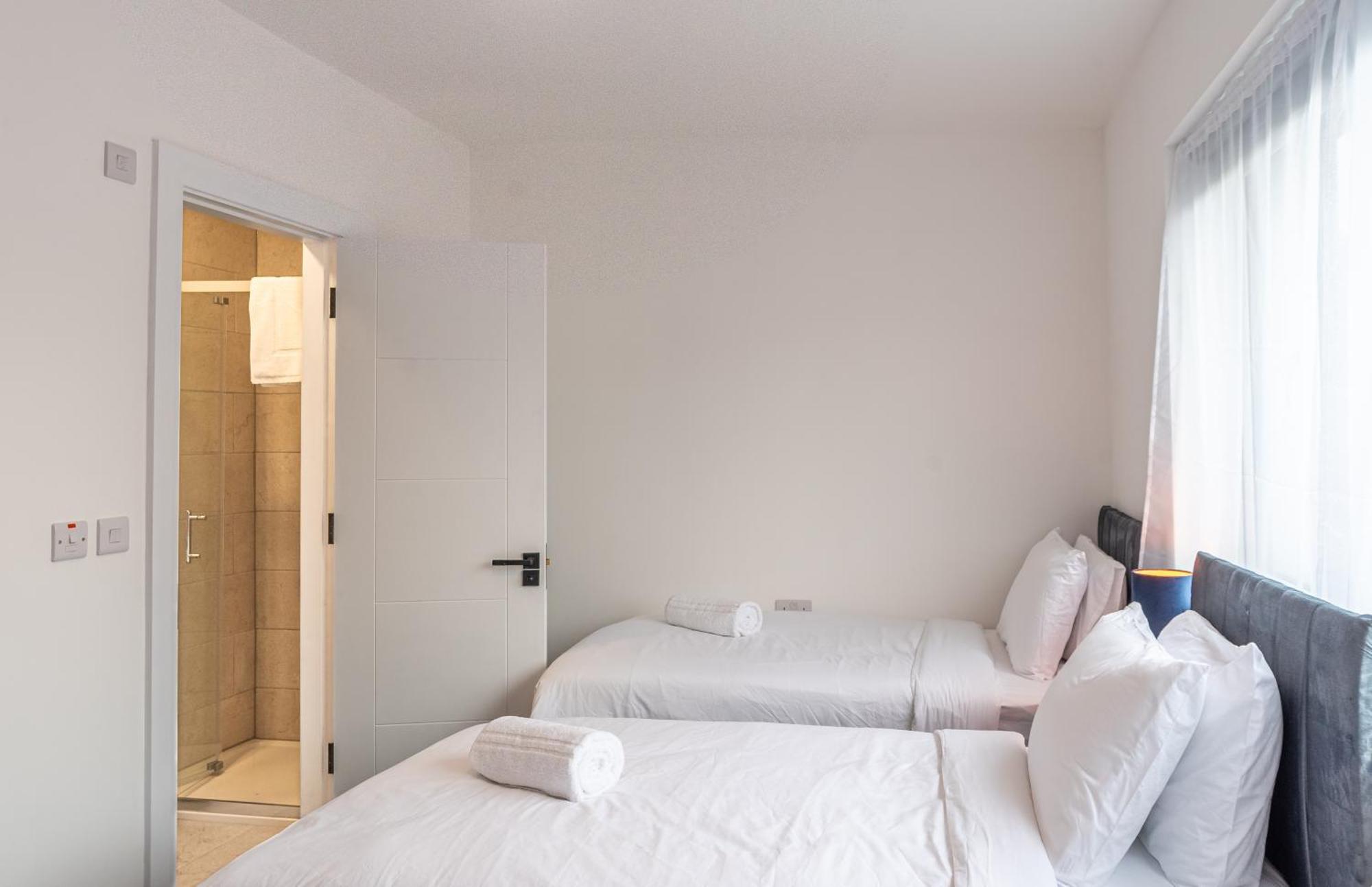 Hotel Westwood Court à Galway Extérieur photo